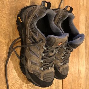 Women’s Size 7 Merrill Vibram Sneakers